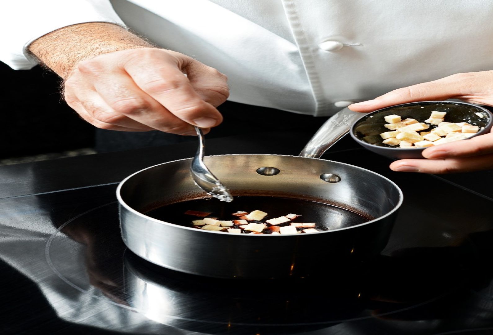 LES JUS ET SAUCES DE BASE Cours Cuisine Paul Bocuse LES JUS ET SAUCES DE BASE Cours Cuisine Paul Bocuse